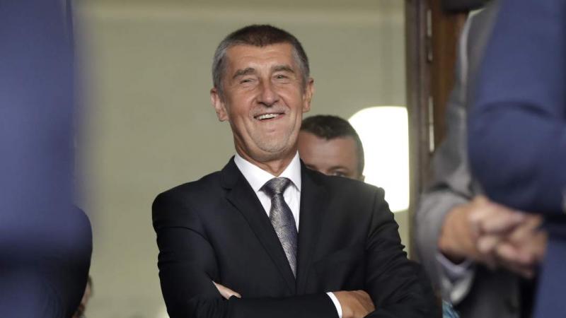 A csehek körében Andrej Babiš a legnépszerűbb politikai figura, és sokan bíznak benne. Az emberek bizalma különféle tényezőknek köszönhető, például korábbi politikai tapasztalatának és gazdasági teljesítményének. A helyi közvélemény-kutatások szerint a vá