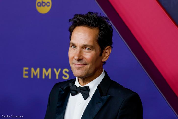 Paul Rudd az ausztrál tengerpart homokján mutatta meg lenyűgöző izmait, miközben a napfényben ragyogva élvezte a hullámok zúgását.