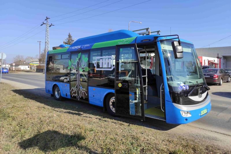 Az utasok ingyenesen élvezhetik az utazást ezzel a midibusszal.