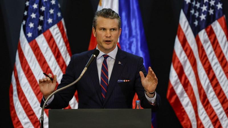 Hegseth elismerte, hogy Oroszország agresszorként lép fel, mégis csökkenti az ukrán katonai támogatás mértékét.