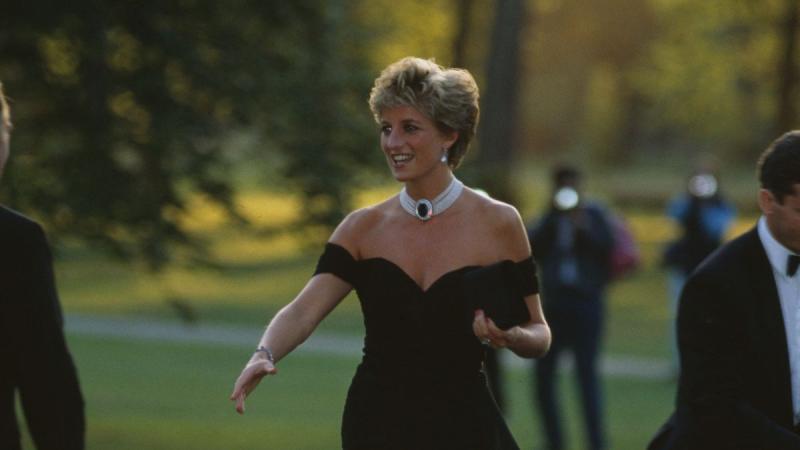 9 különleges pillanat, amikor világsztárok újraértelmezték Diana hercegné ikonikus stílusát - Életmód

Diana hercegné nemcsak a brit monarchia egyik legkedveltebb alakja volt, hanem stílusikon is, akinek öltözködése generációkat inspirált. Az alábbiakban 