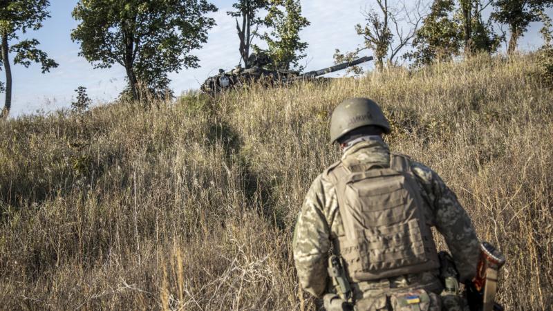 Munkácson letartóztatták a vezetőt, miközben az orosz erők egyre szorosabb gyűrűt vonnak fontos ukrán városok köré. Keddi híreink az orosz-ukrán konfliktusról.