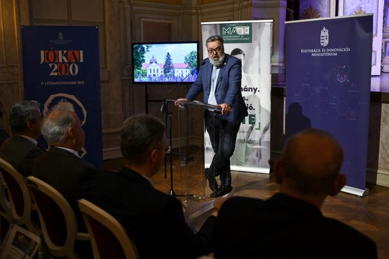 L. Simon László üzenete Demeter Szilárdnak így hangzott: 