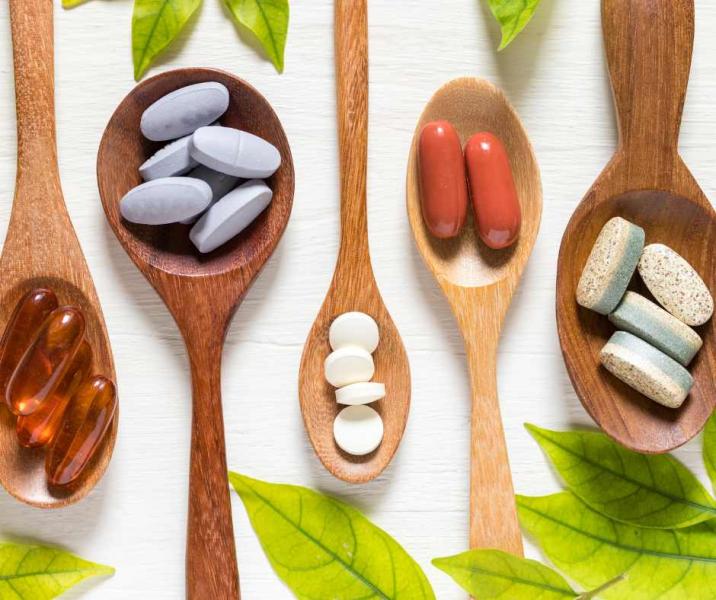 A legújabb kutatások rávilágítanak, hogy a napi multivitaminok szedése nem feltétlenül jár együtt az élettartam meghosszabbításával - ez a megállapítás lerombolja a korábbi elképzeléseket. A PlanetZ cikke részletesen elemzi a friss felfedezéseket.