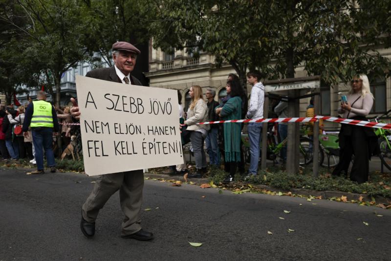 A 72 esztendős Tóni bácsi életében még sosem tapasztalt ekkora embertömeget egy tiszai esemény keretein belül, pedig rendre részt vesz a legnagyobb rendezvényeken.